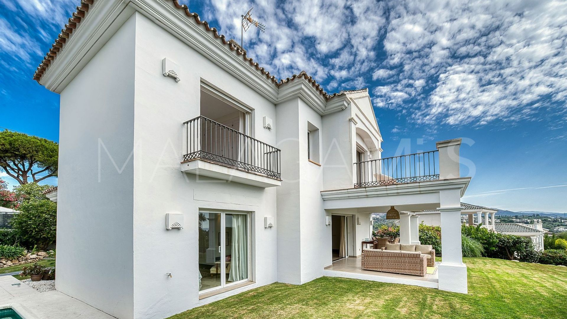 Villa for sale in Nueva Andalucia