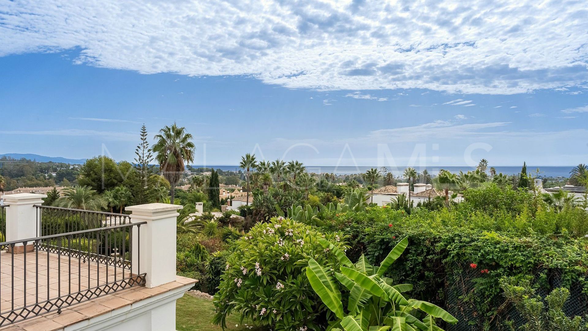 Villa for sale in Nueva Andalucia