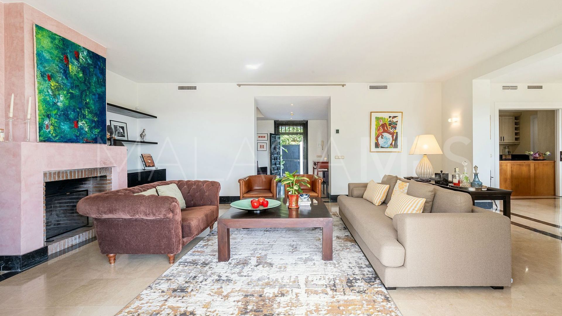 Villa for sale in Nueva Andalucia