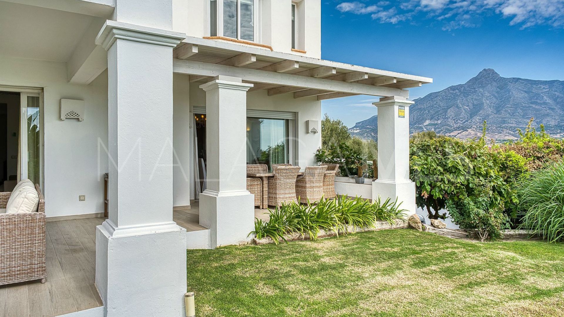 Villa for sale in Nueva Andalucia