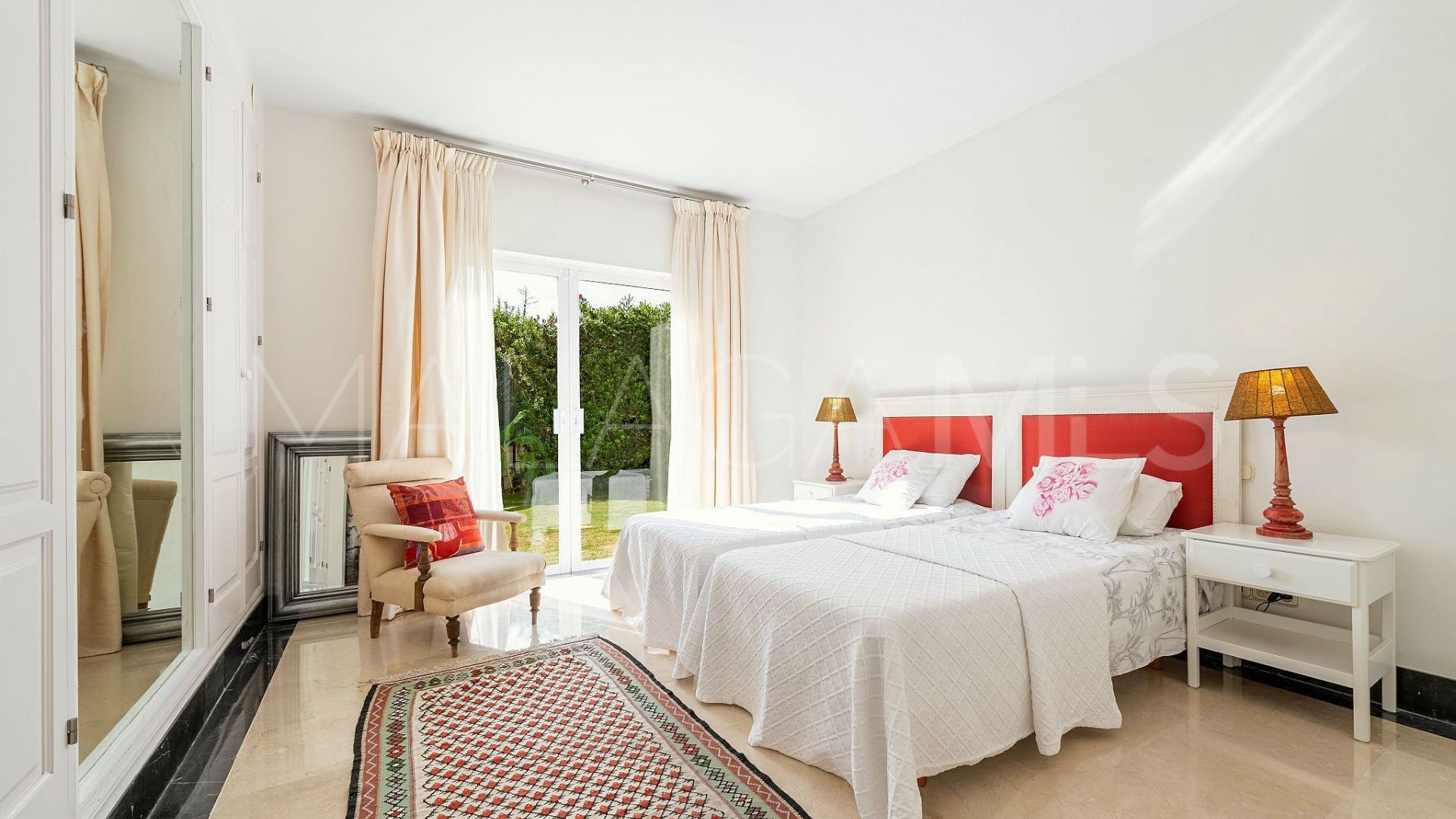 Villa for sale in Nueva Andalucia