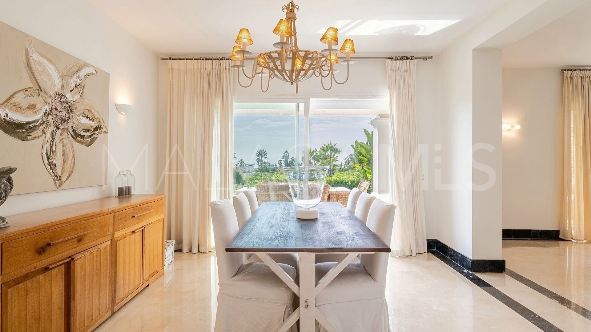 Villa for sale in Nueva Andalucia