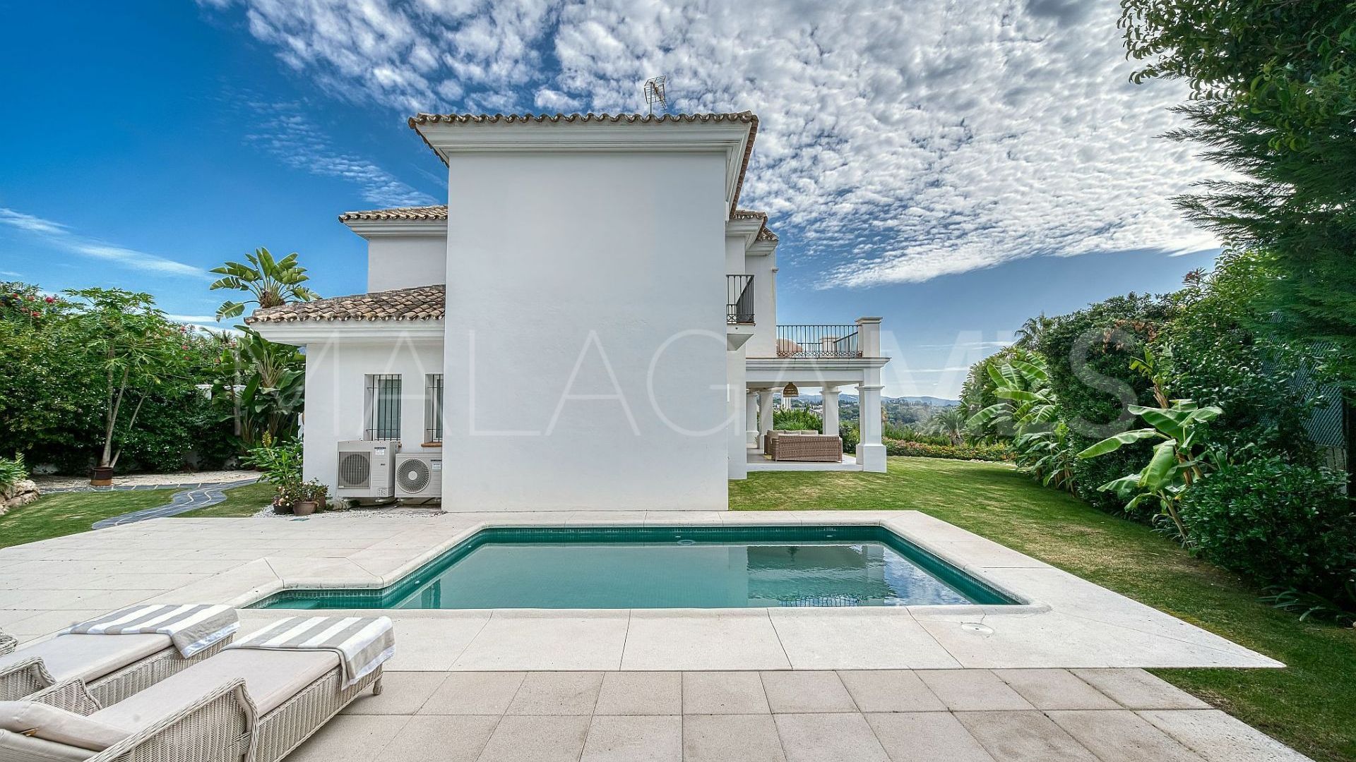 Villa for sale in Nueva Andalucia