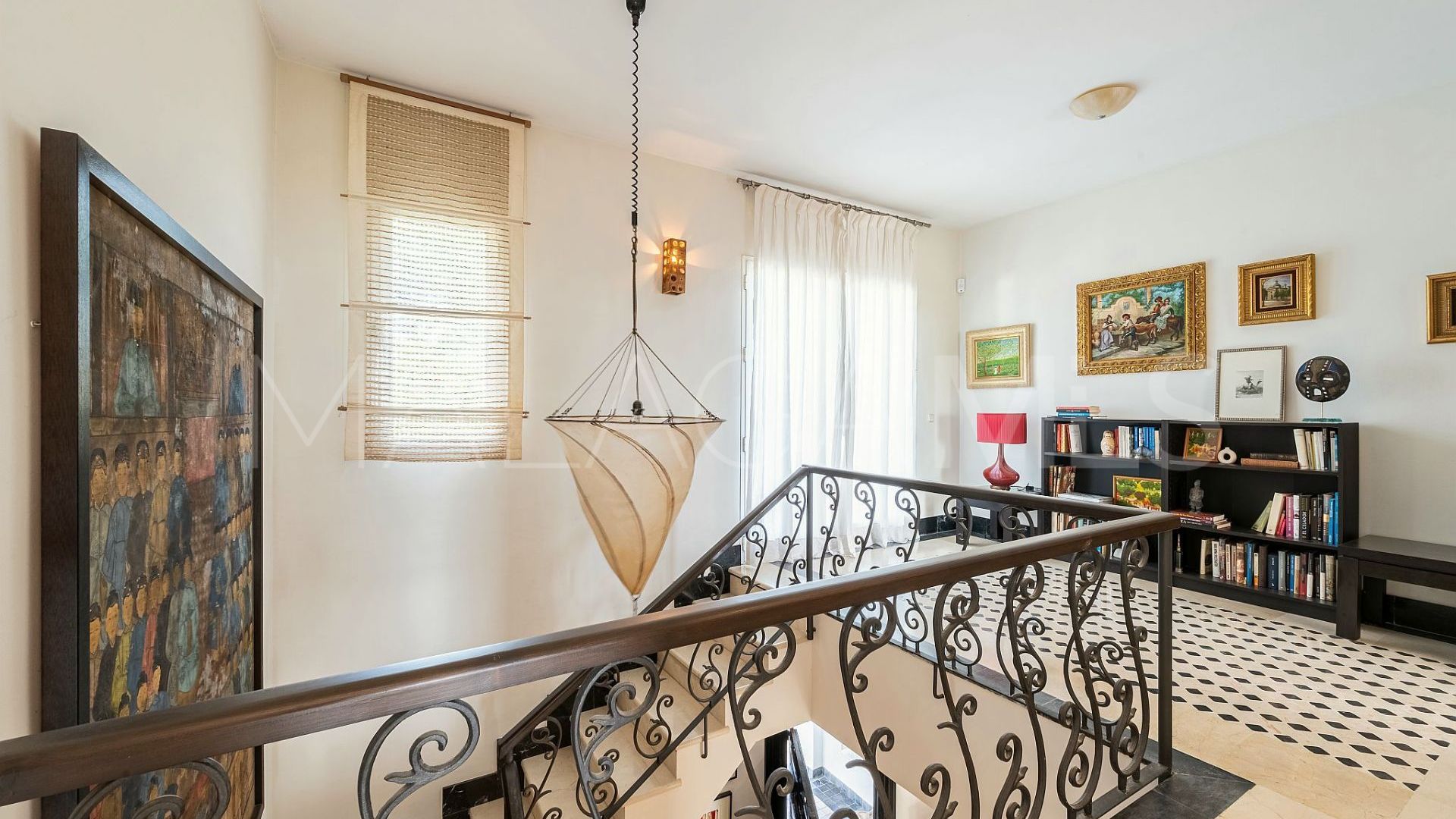 Villa for sale in Nueva Andalucia