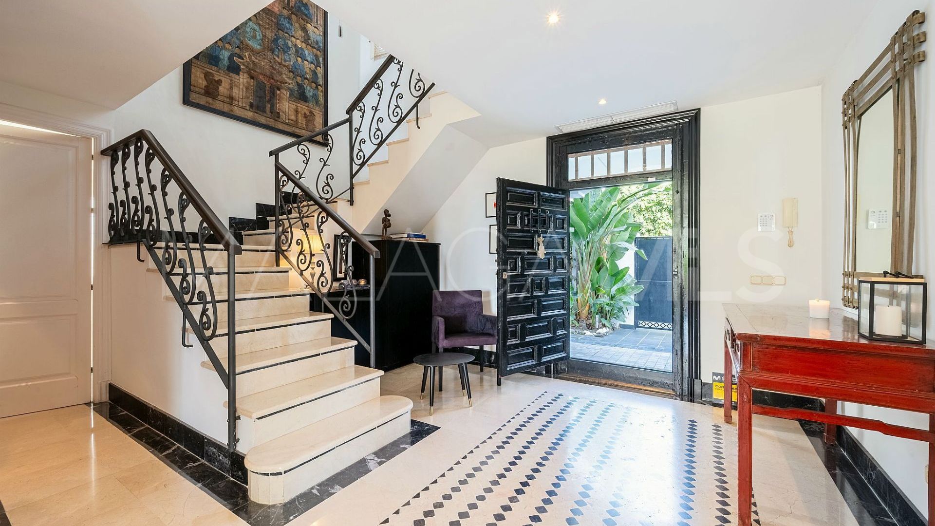 Villa for sale in Nueva Andalucia