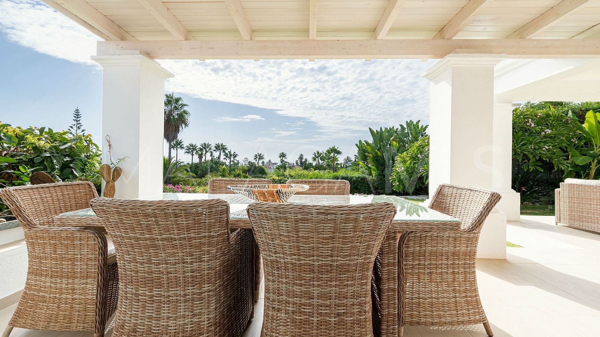 Villa for sale in Nueva Andalucia