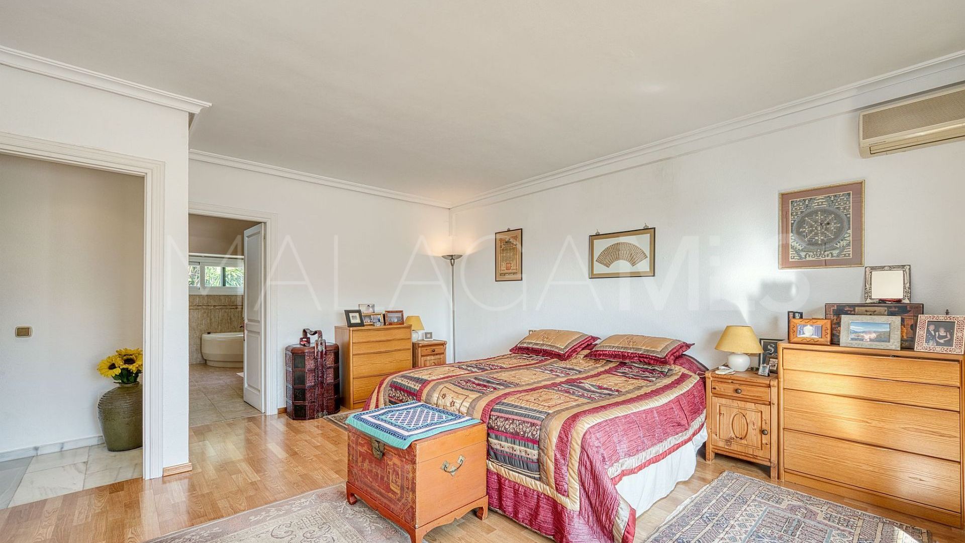 Villa for sale in Nueva Andalucia