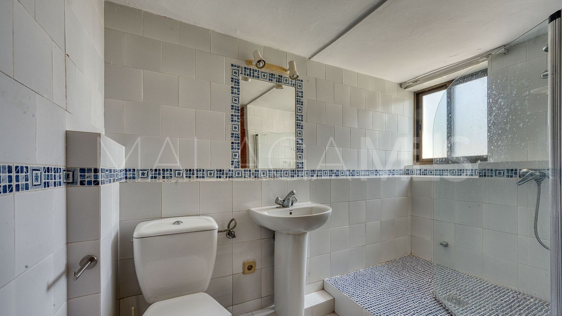 Villa for sale in Nueva Andalucia