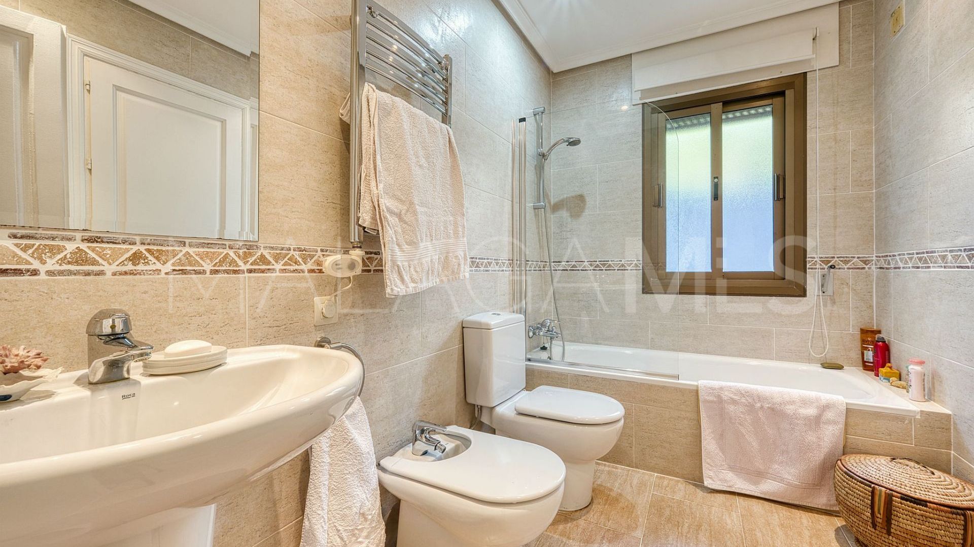 Villa for sale in Nueva Andalucia