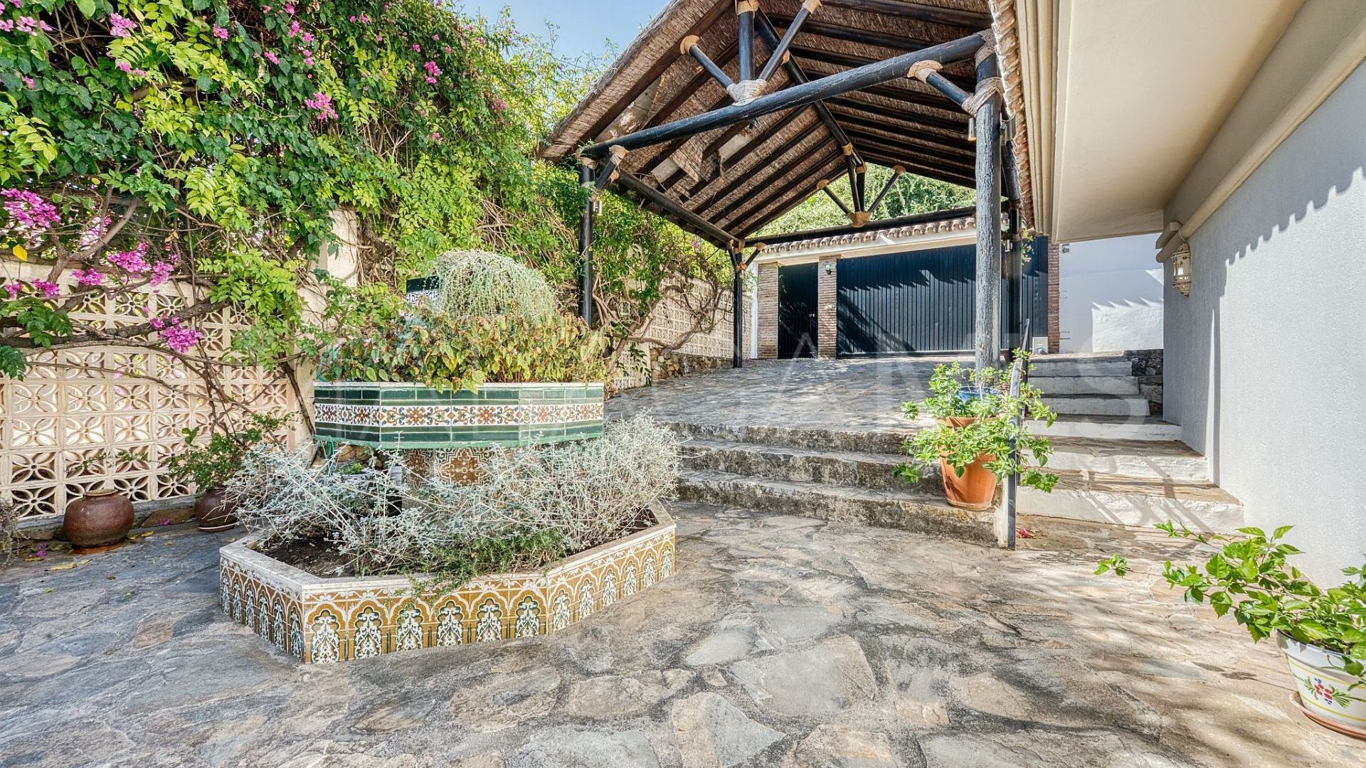 Villa for sale in Nueva Andalucia