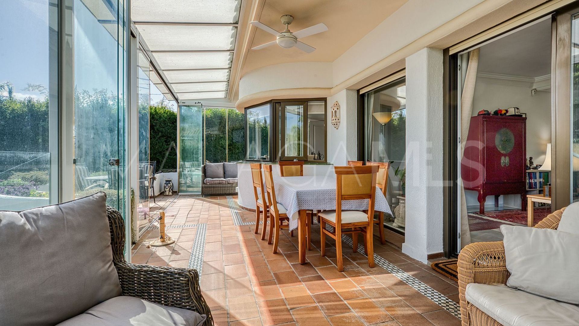 Villa for sale in Nueva Andalucia