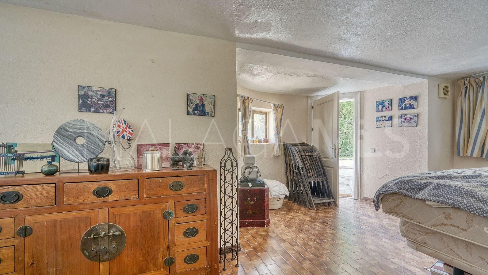 Villa for sale in Nueva Andalucia