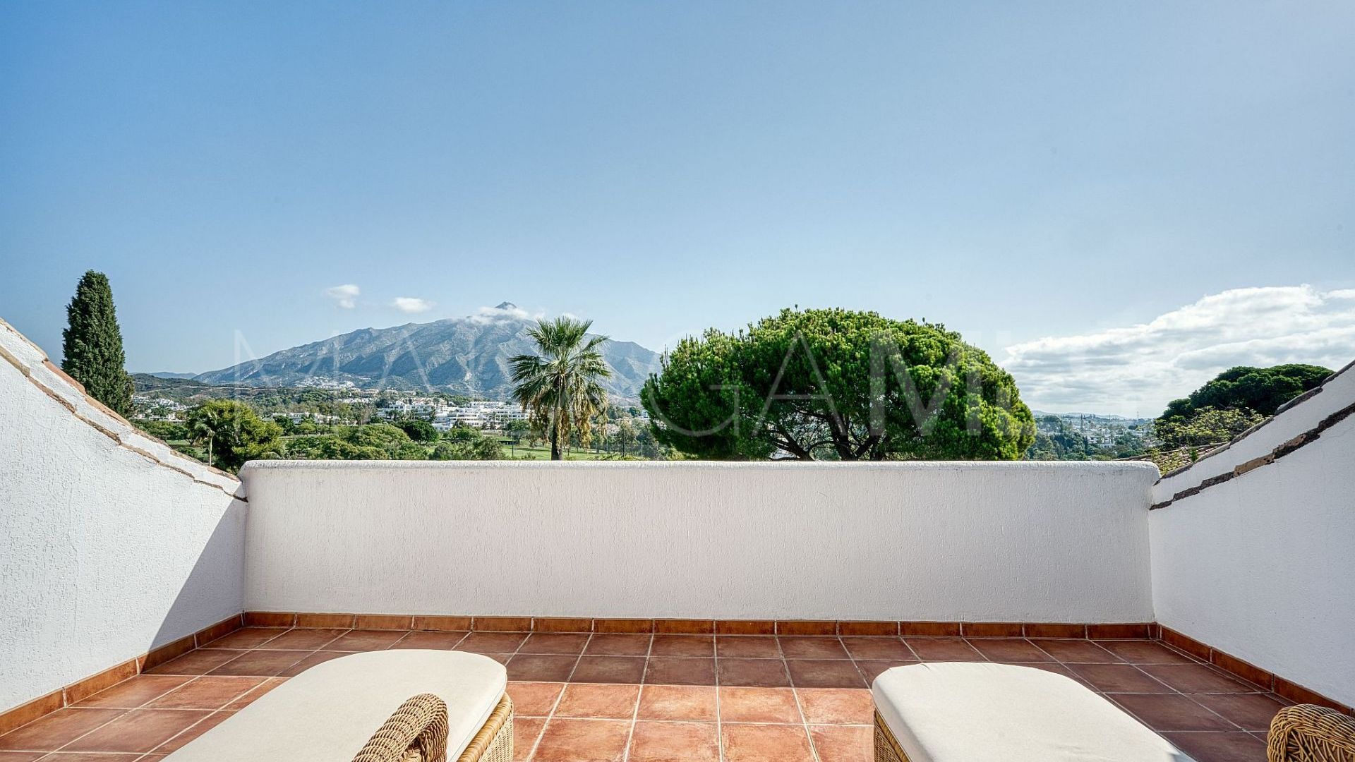 Villa for sale in Nueva Andalucia
