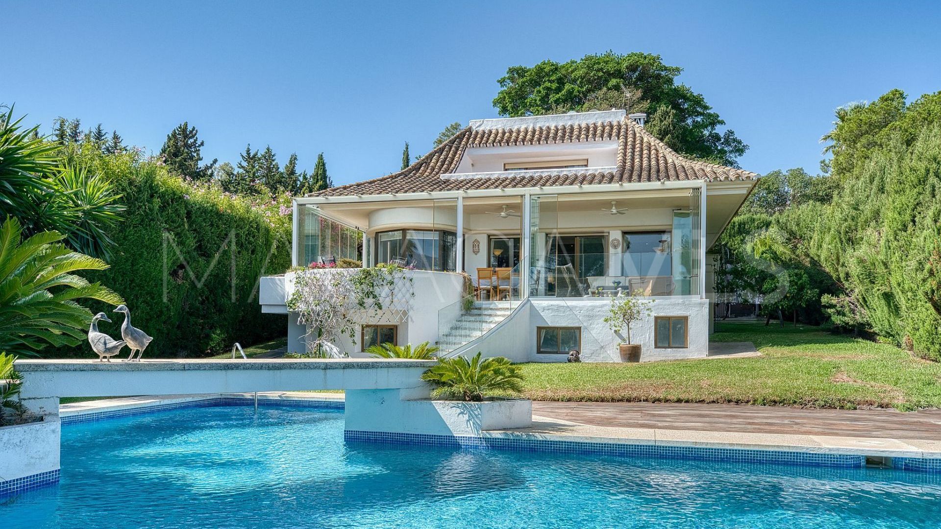 Villa for sale in Nueva Andalucia
