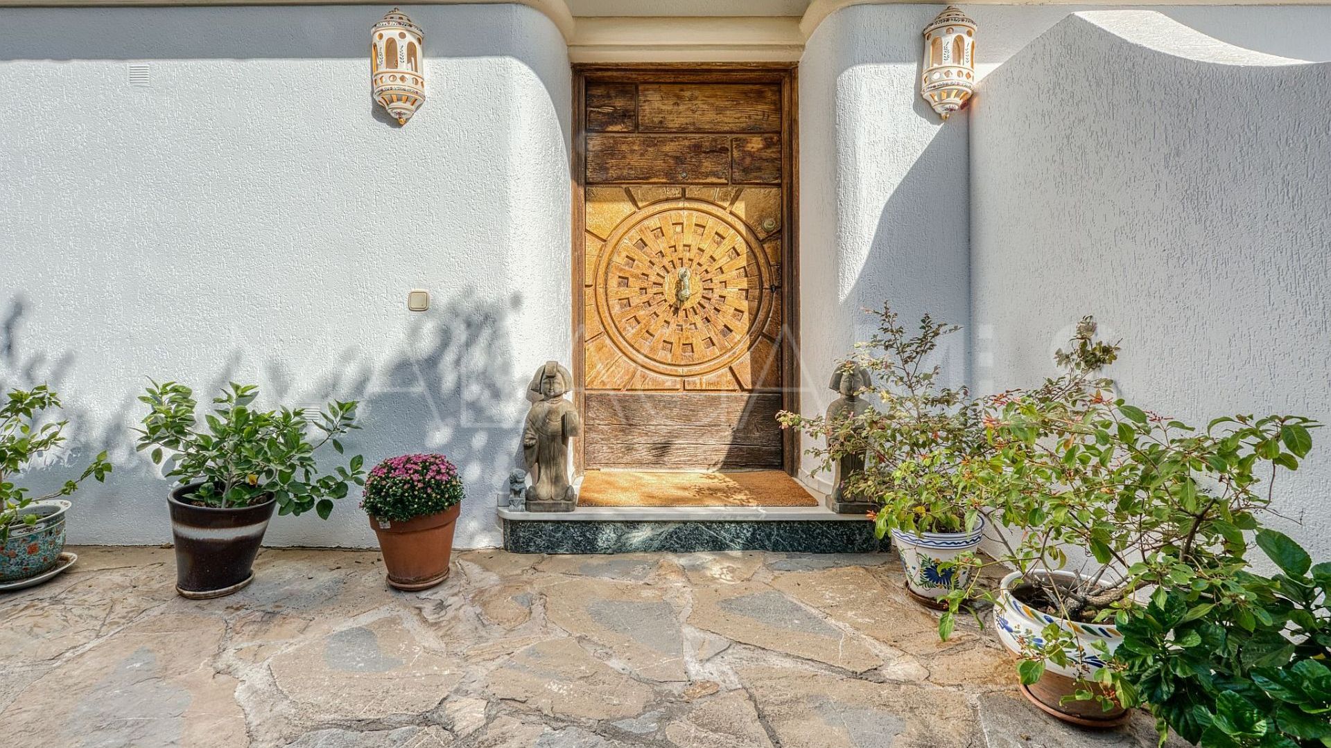 Villa for sale in Nueva Andalucia