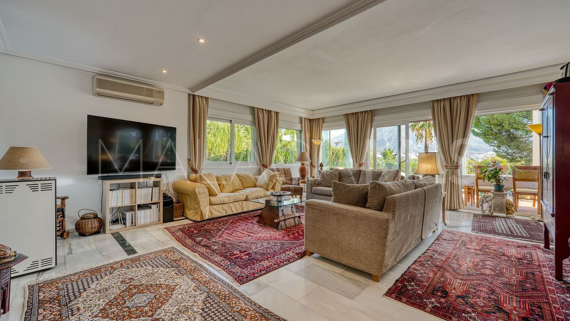 Villa for sale in Nueva Andalucia