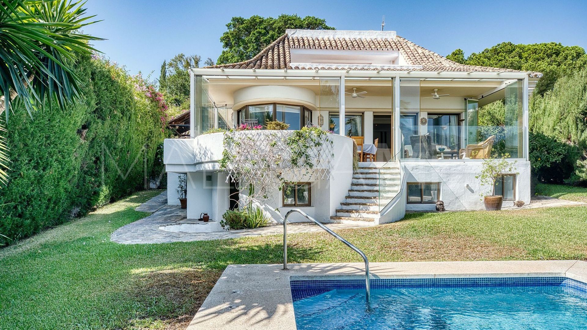 Villa for sale in Nueva Andalucia