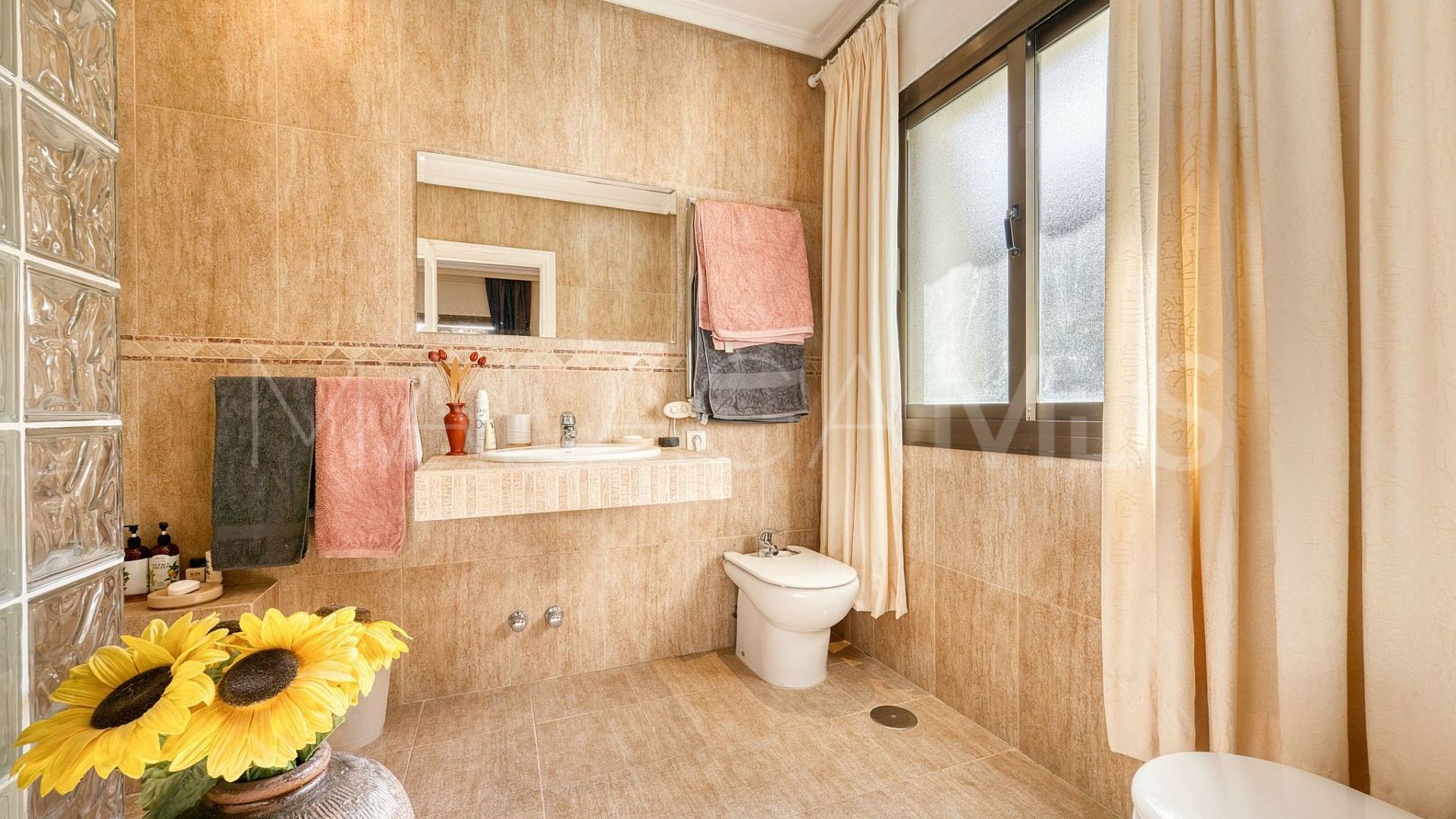 Villa for sale in Nueva Andalucia