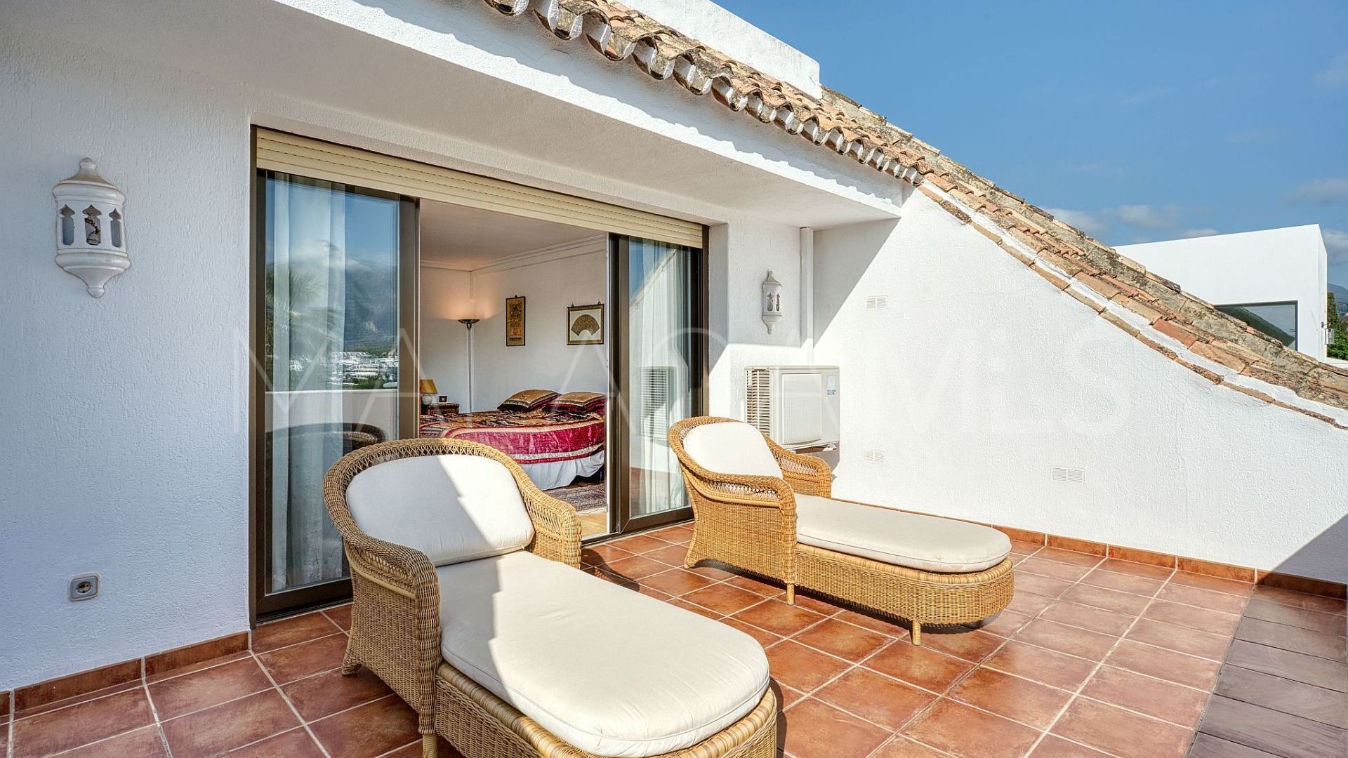 Villa for sale in Nueva Andalucia