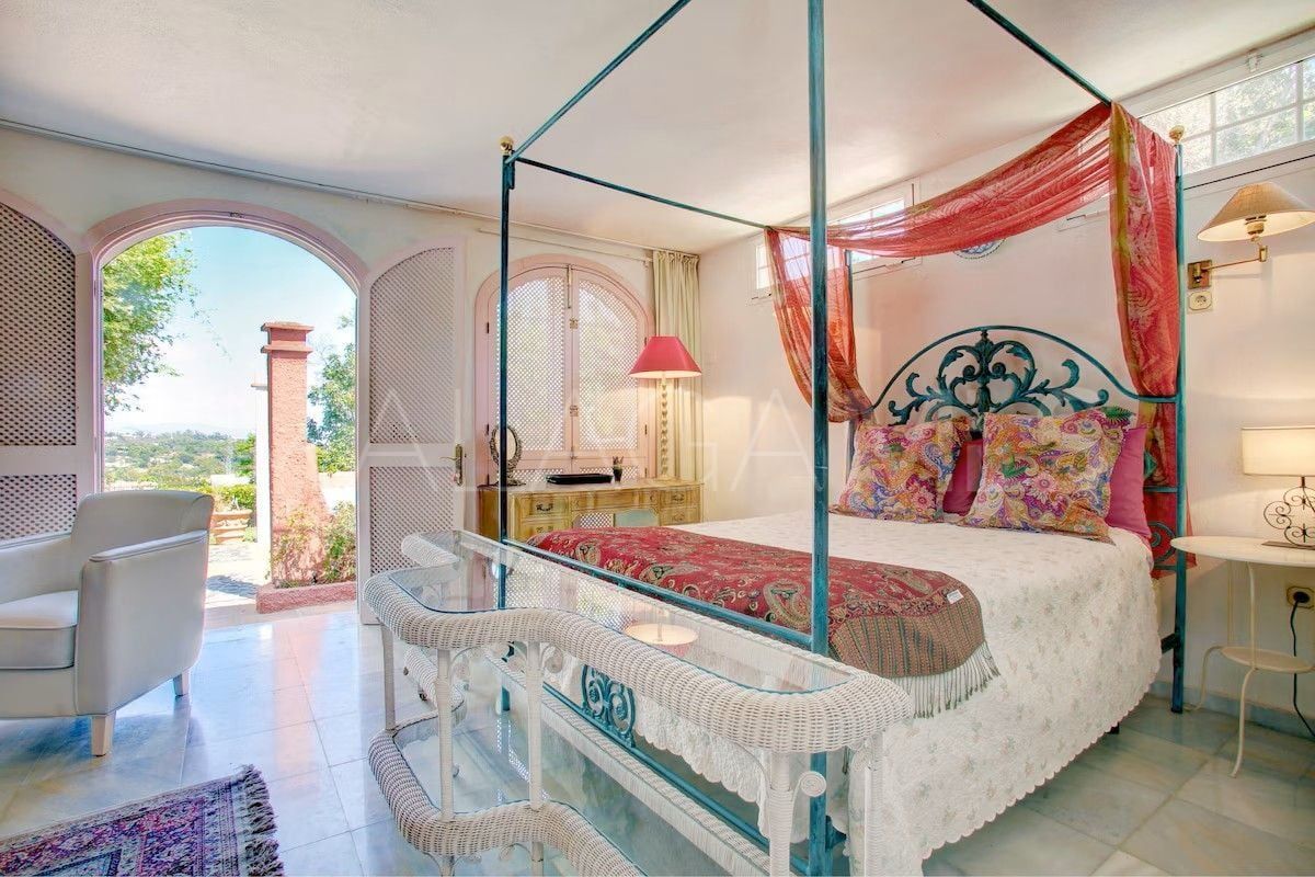 For sale Nueva Andalucia villa with 6 bedrooms