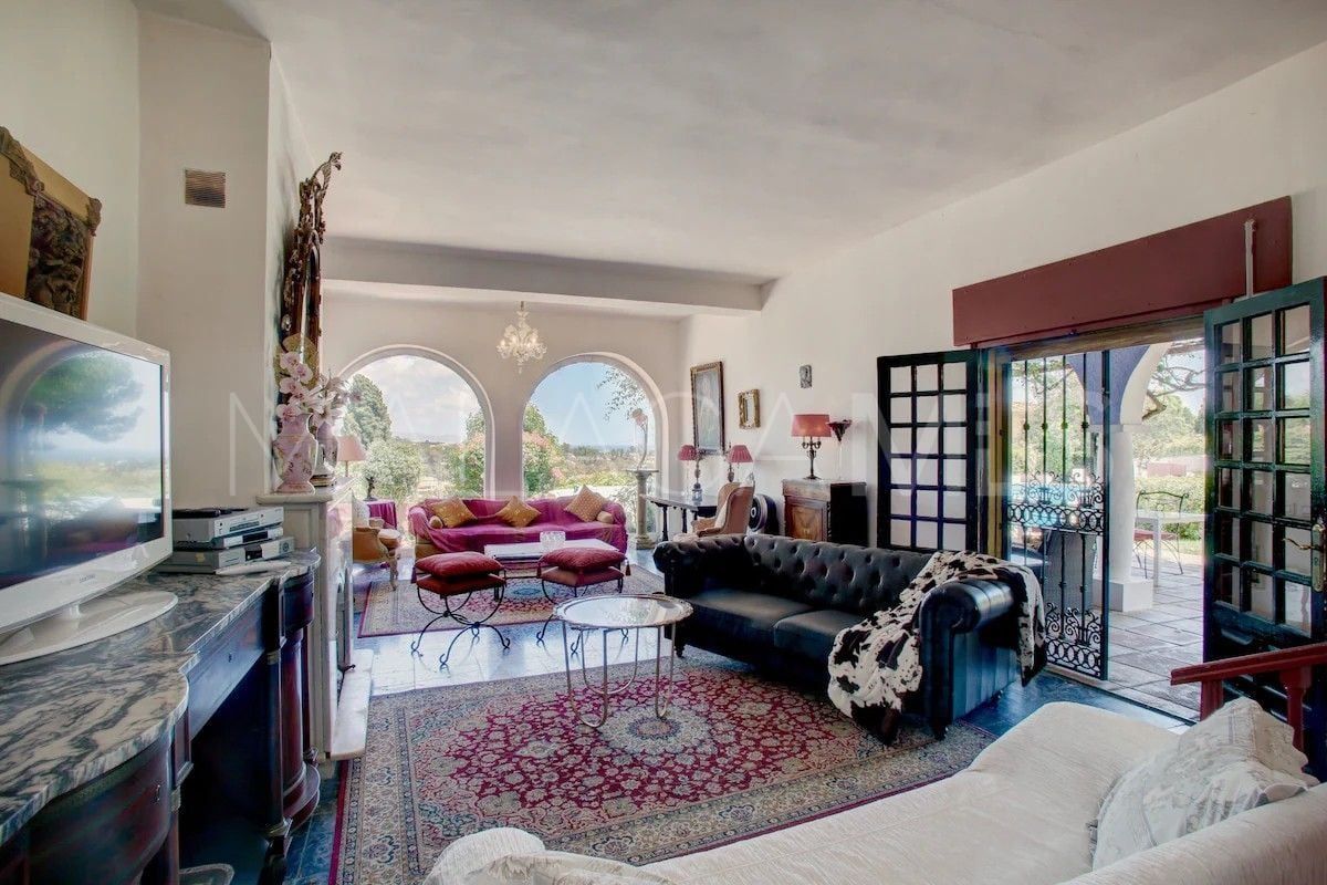 For sale Nueva Andalucia villa with 6 bedrooms