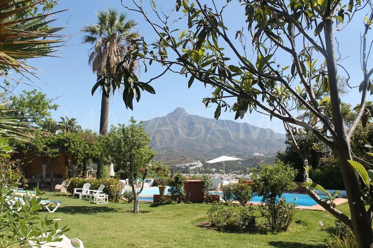 For sale Nueva Andalucia villa with 6 bedrooms