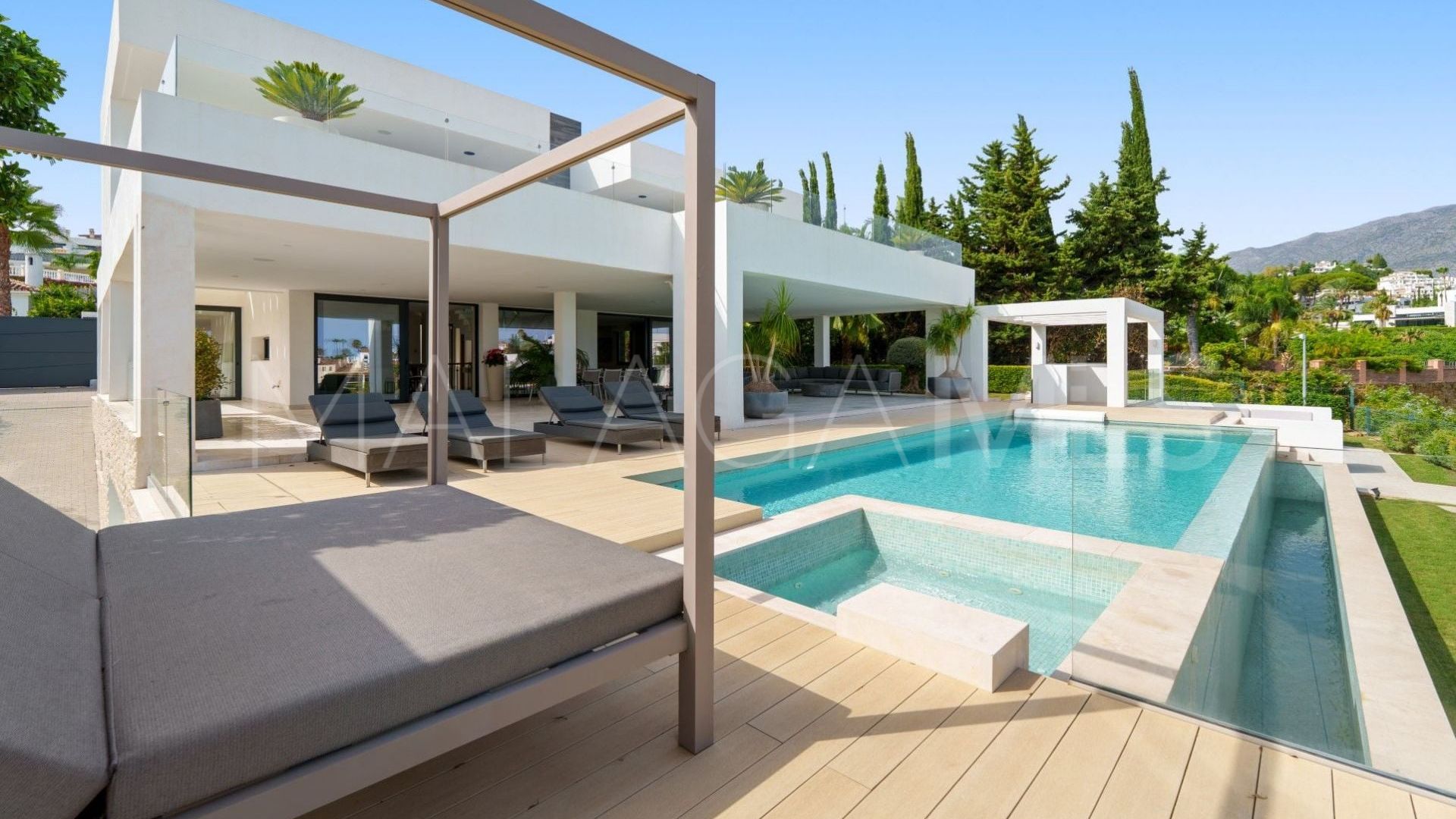 For sale Nueva Andalucia villa