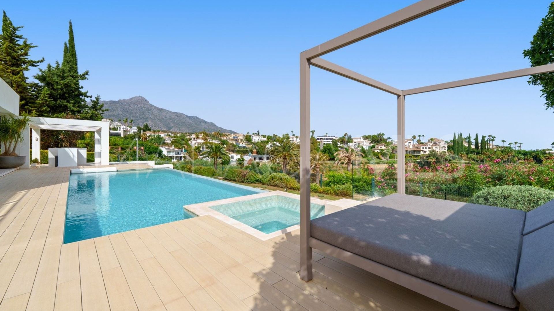 For sale Nueva Andalucia villa