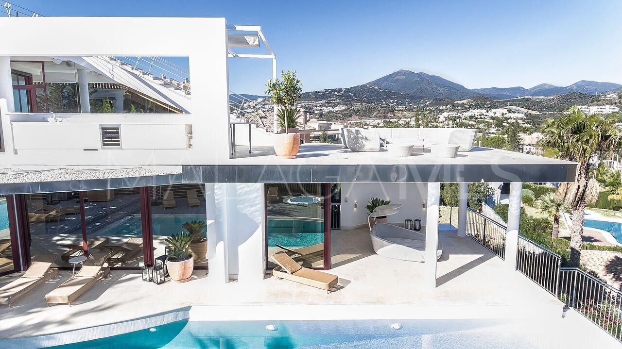 Villa for sale in Nueva Andalucia