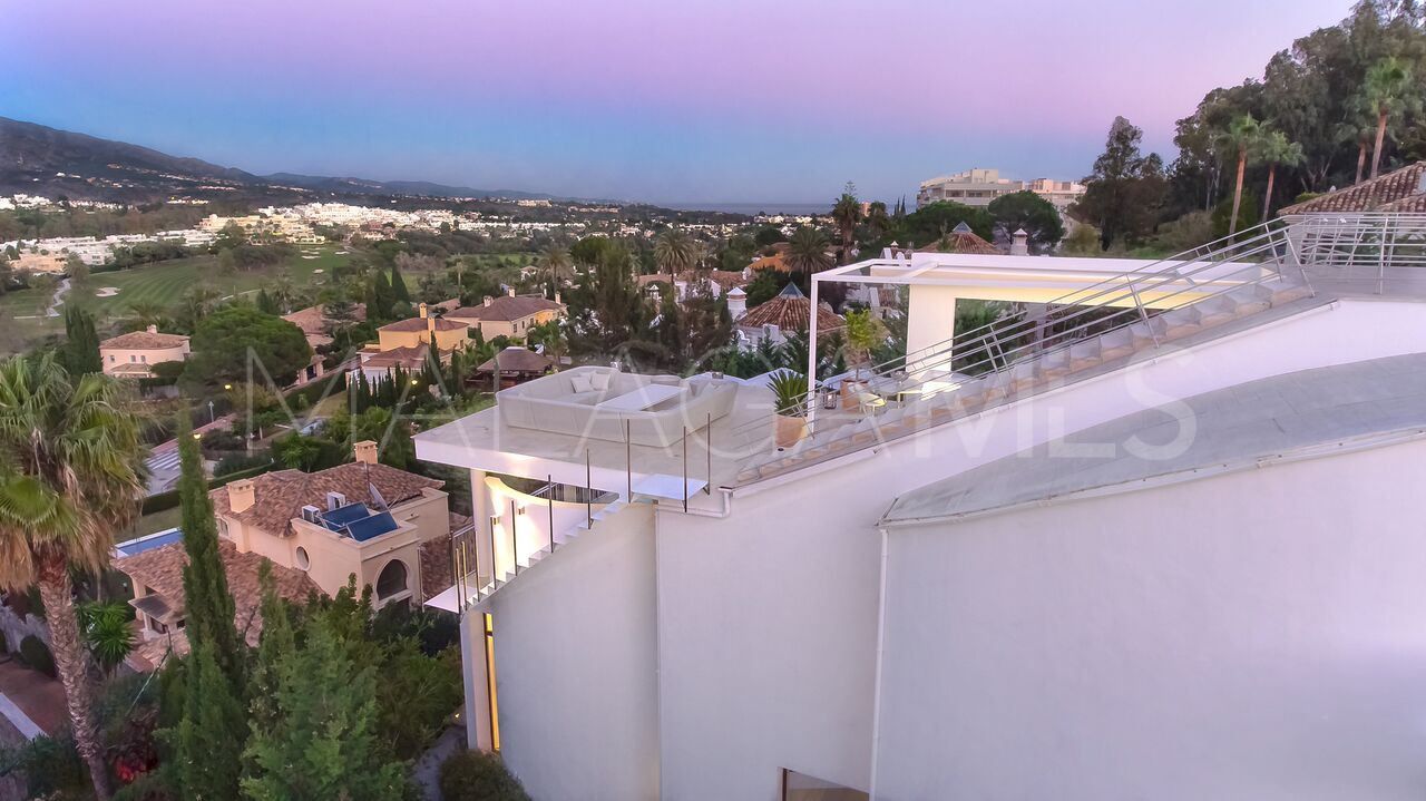 Villa for sale in Nueva Andalucia