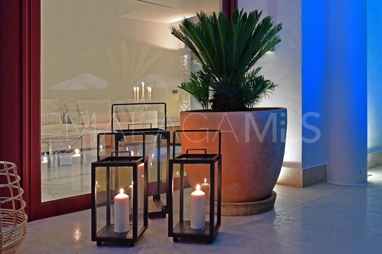 Villa for sale in Nueva Andalucia