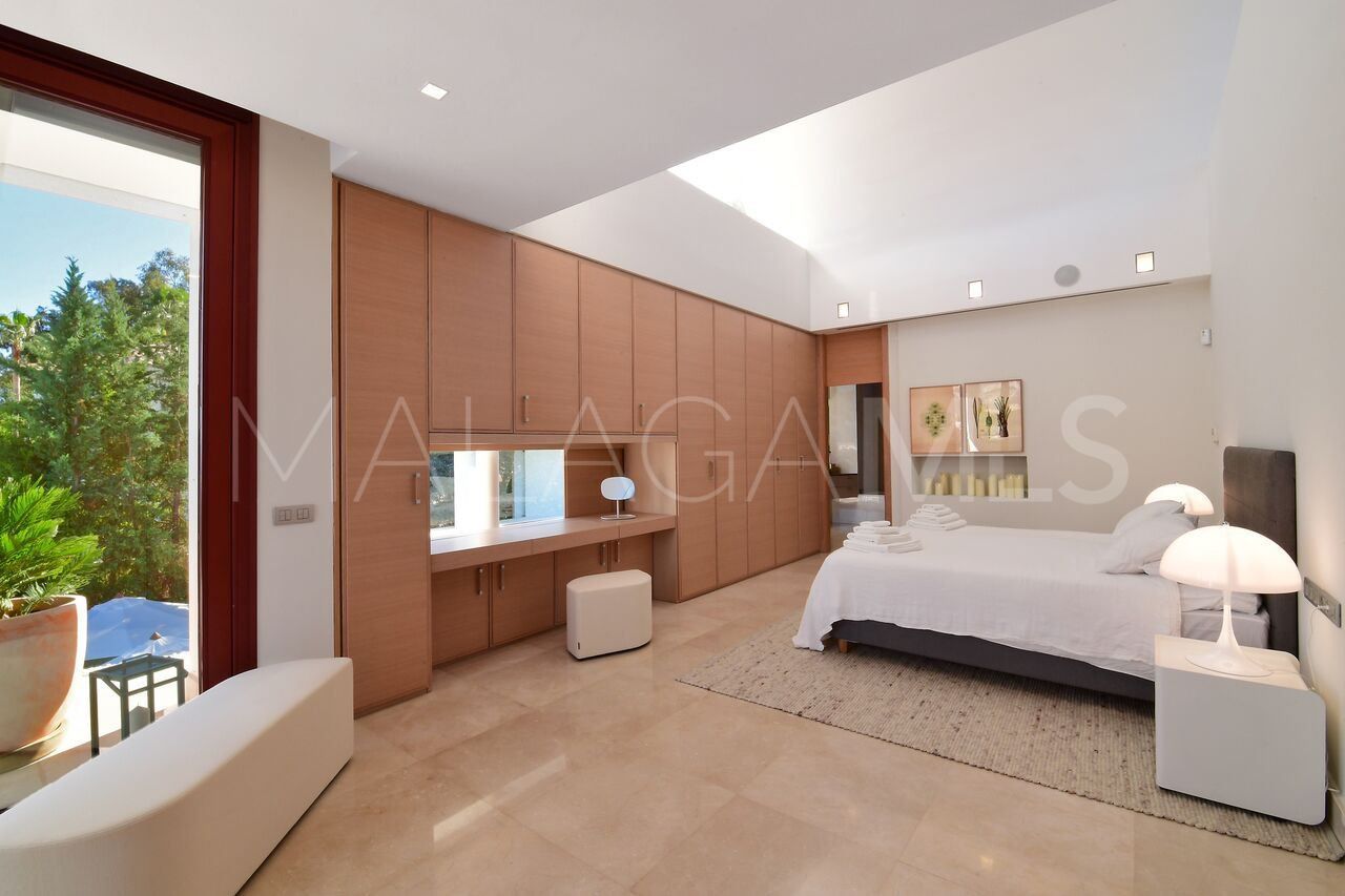 Villa for sale in Nueva Andalucia