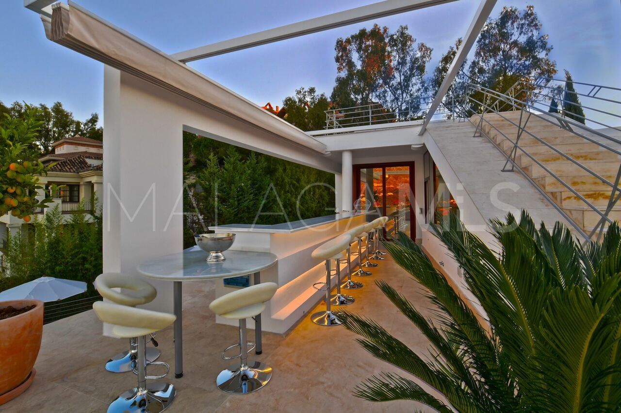 Villa for sale in Nueva Andalucia