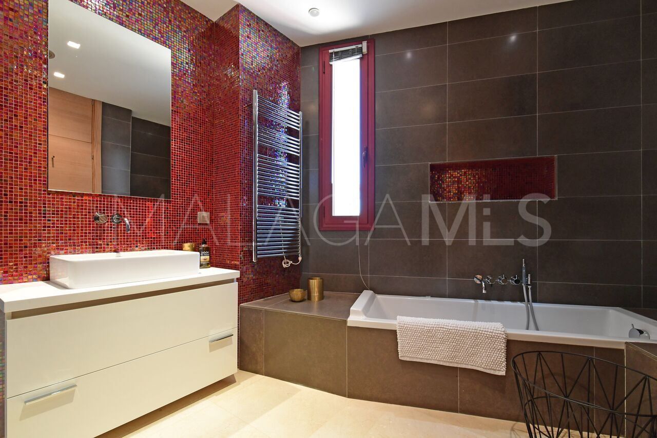 Villa for sale in Nueva Andalucia