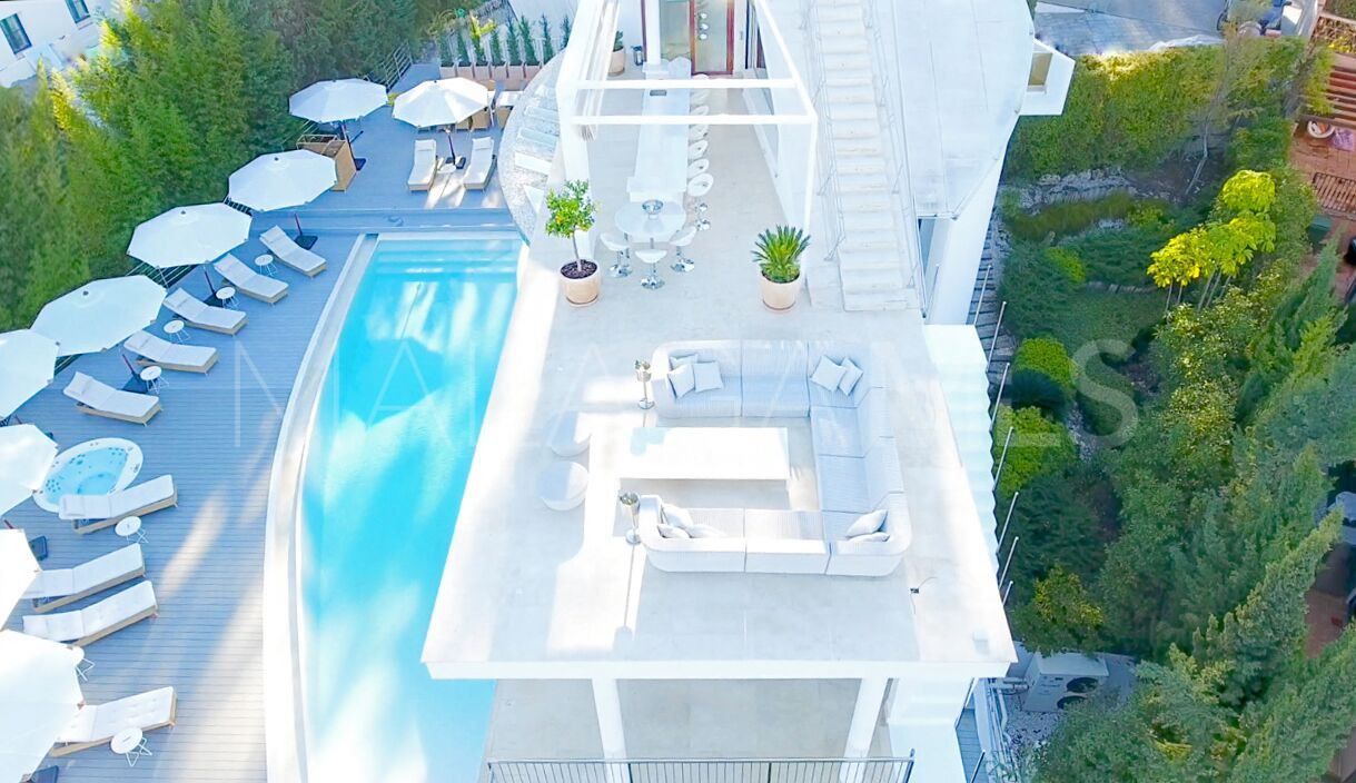 Villa for sale in Nueva Andalucia