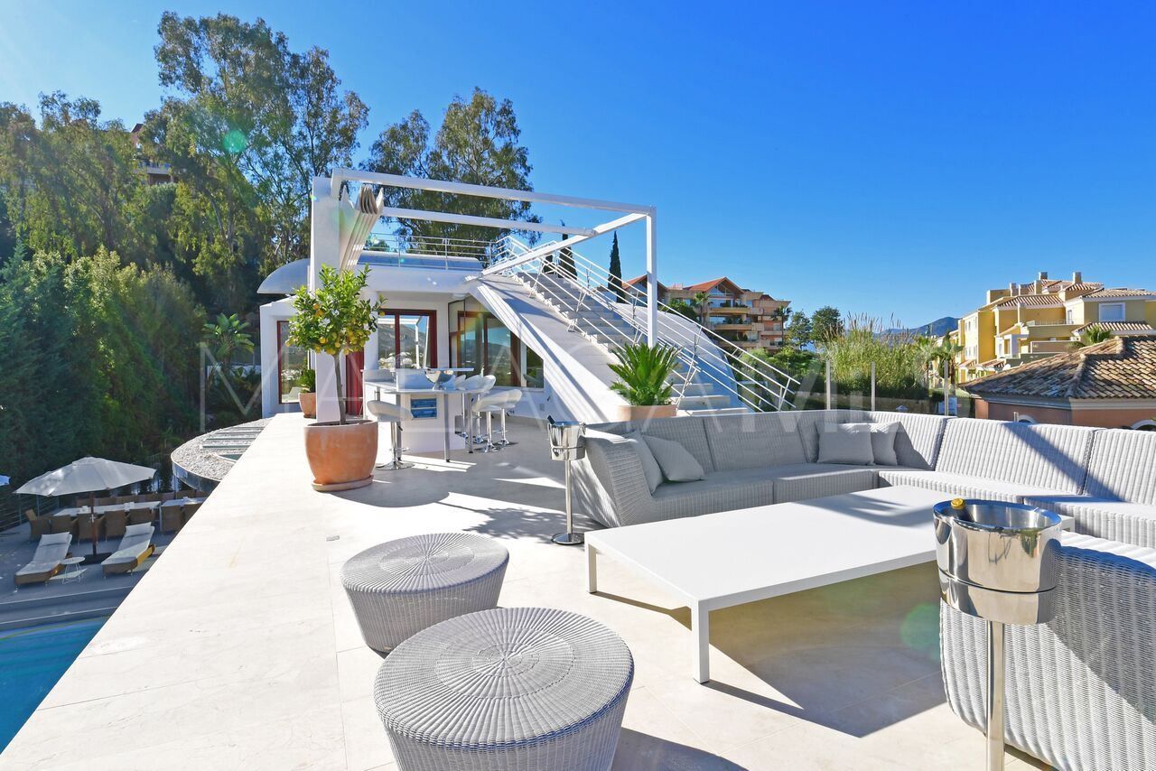 Villa for sale in Nueva Andalucia