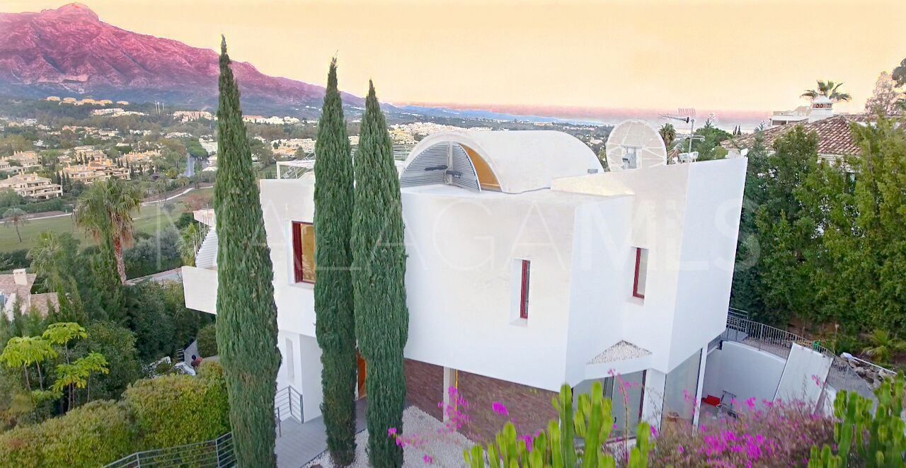 Villa for sale in Nueva Andalucia