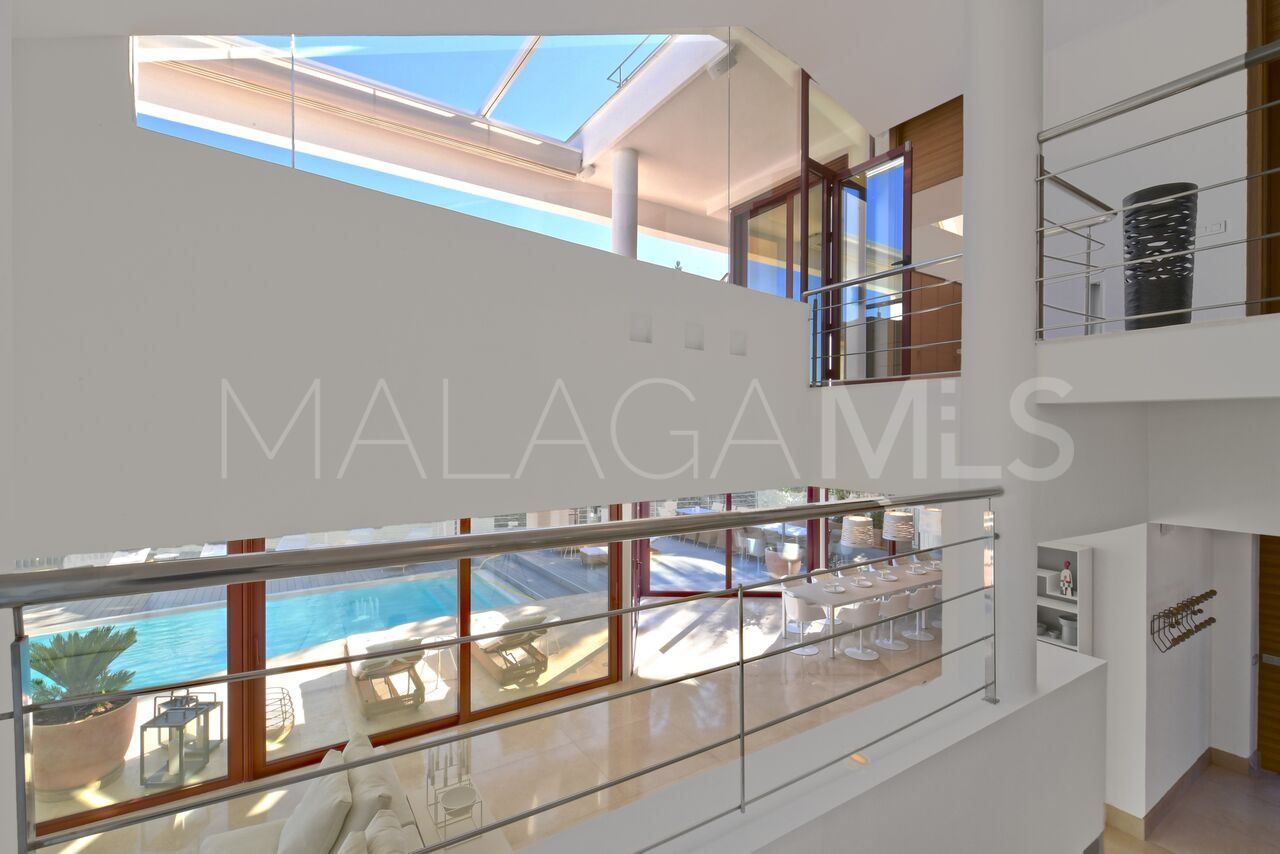 Villa for sale in Nueva Andalucia