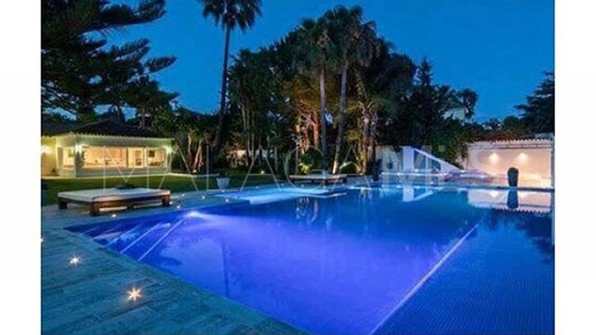 Villa for sale in Elviria