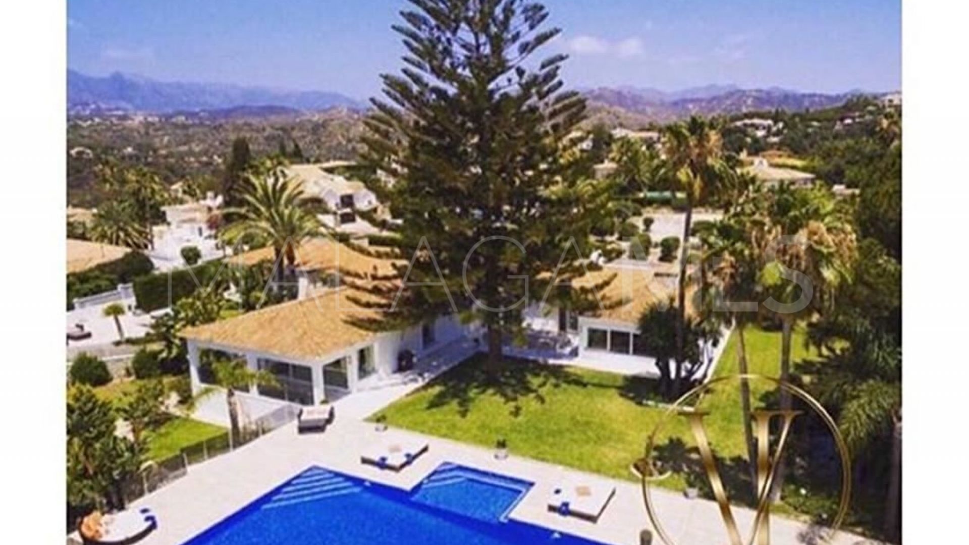 Villa for sale in Elviria