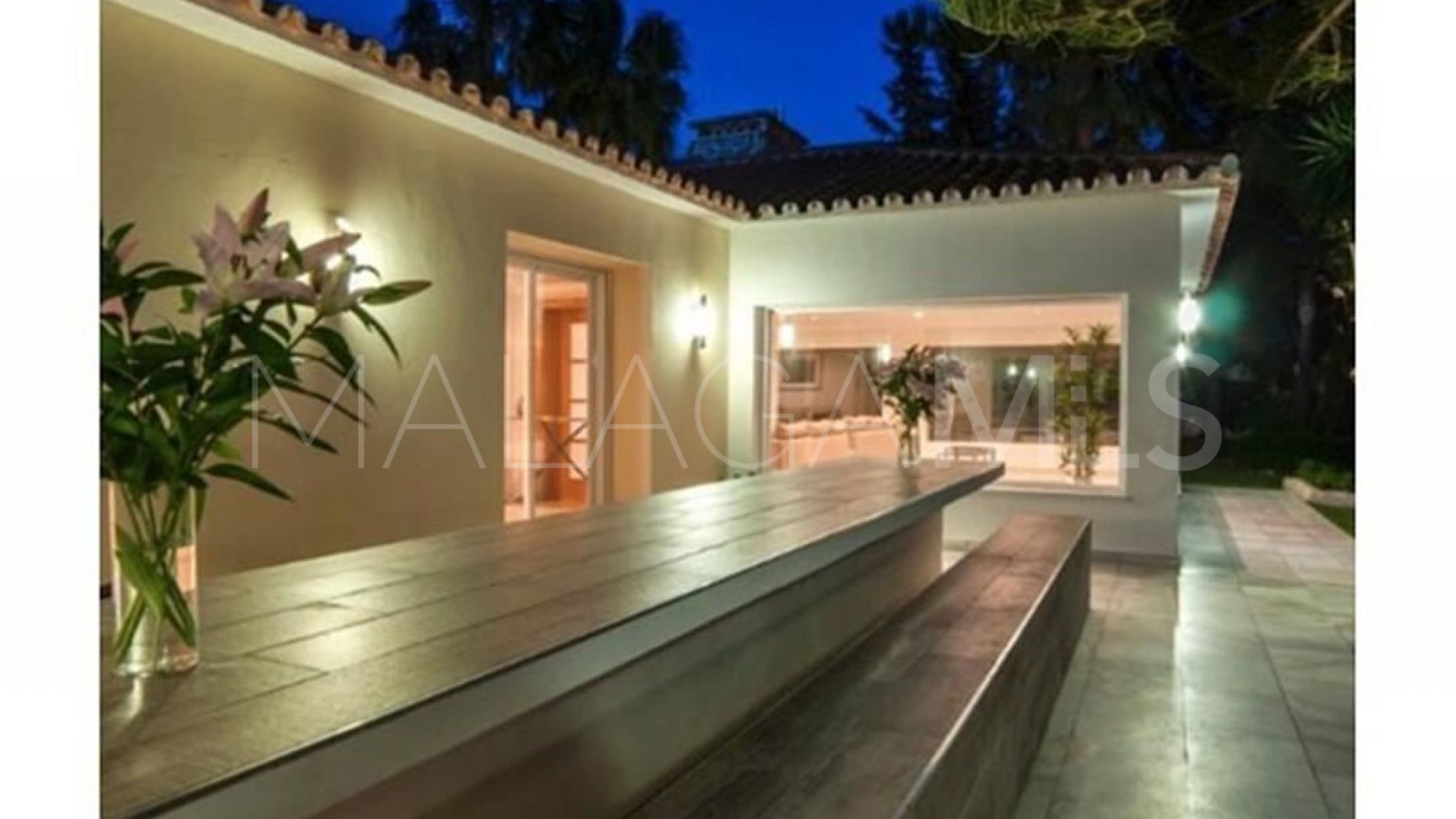Villa for sale in Elviria