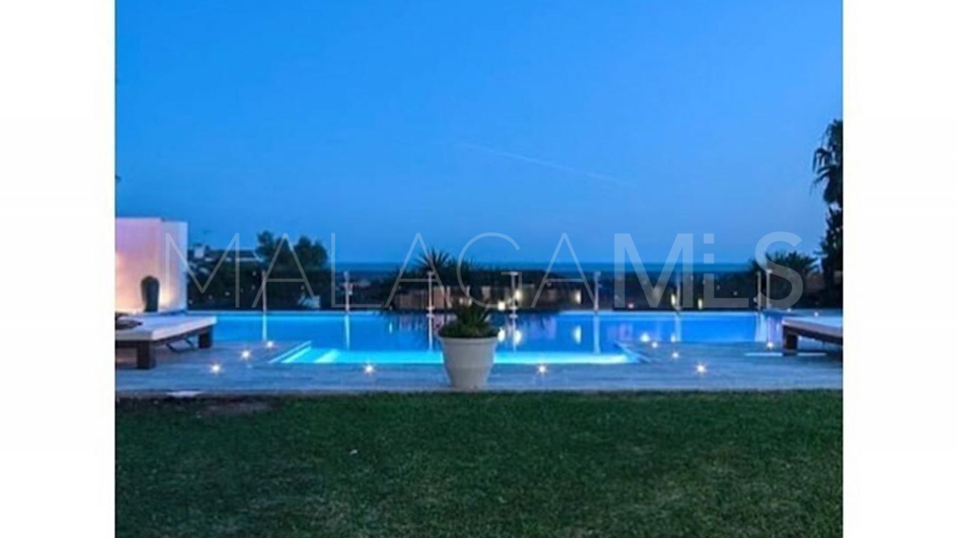 Villa for sale in Elviria