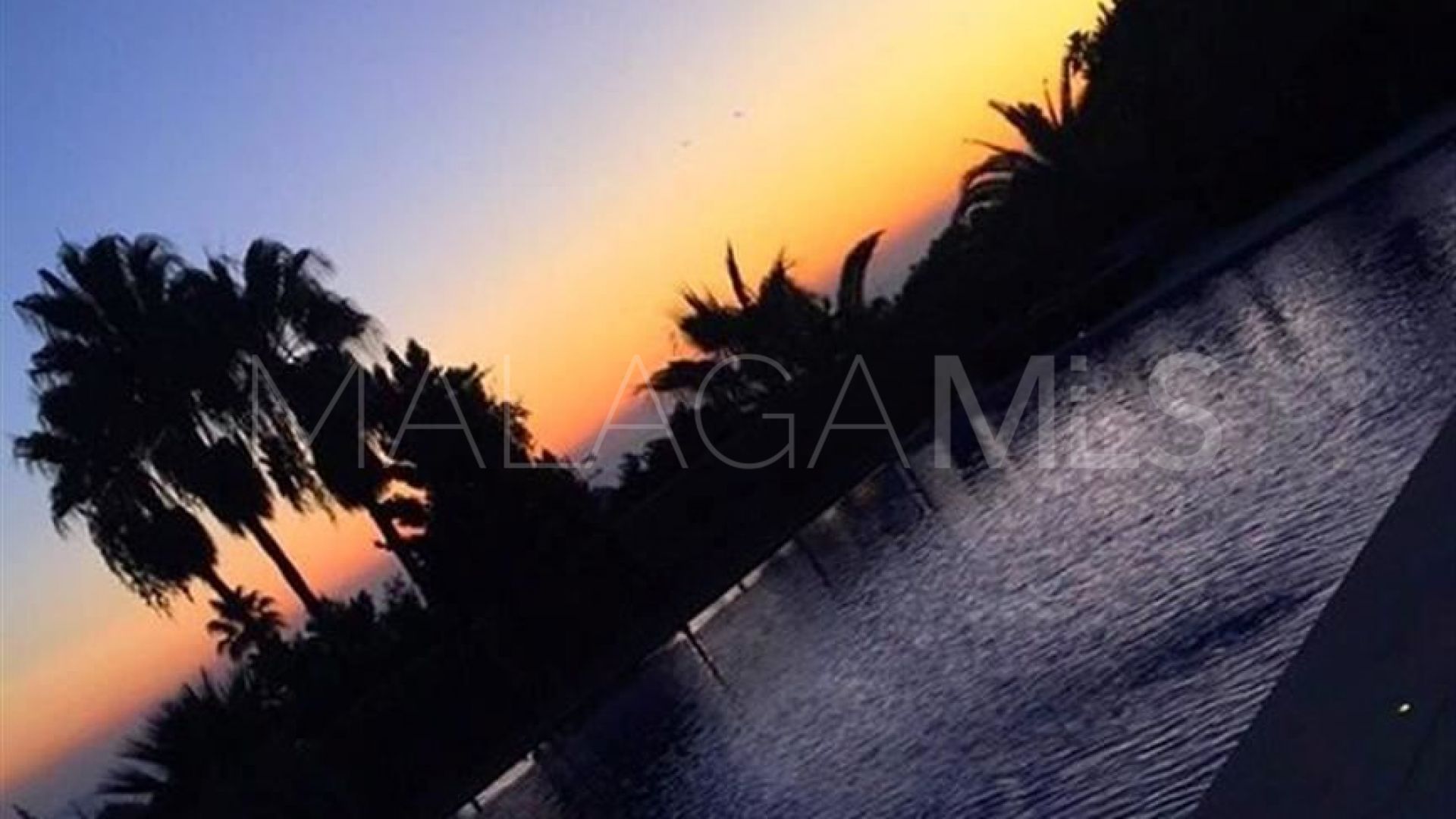Villa for sale in Elviria