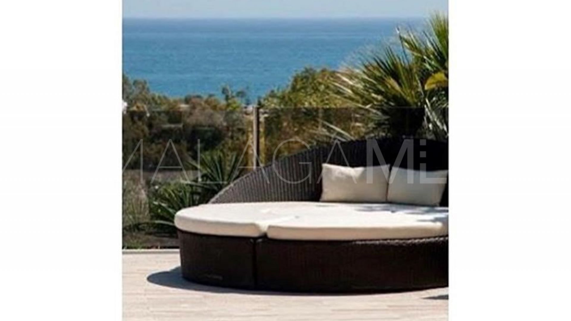Villa for sale in Elviria
