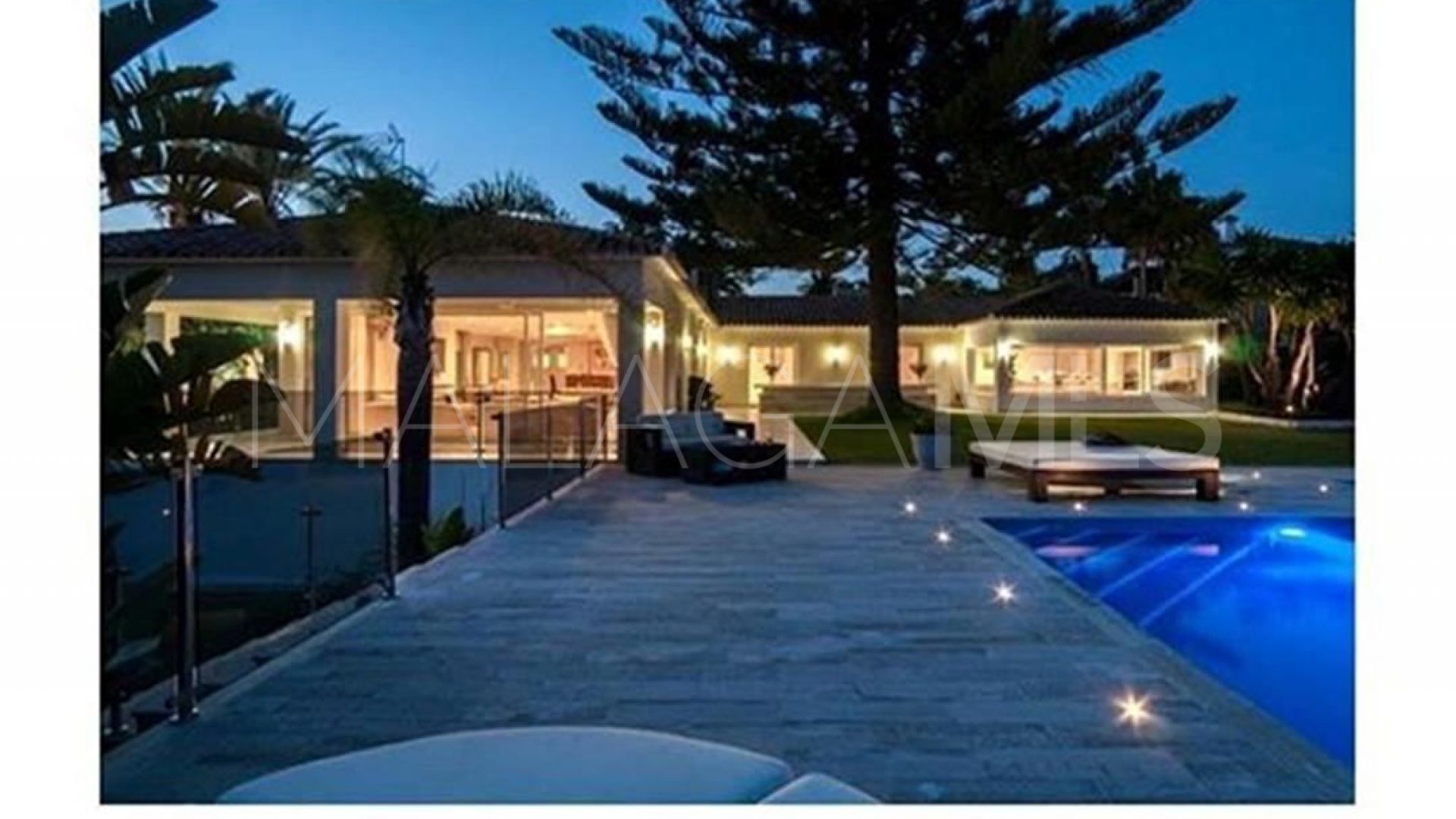 Villa for sale in Elviria