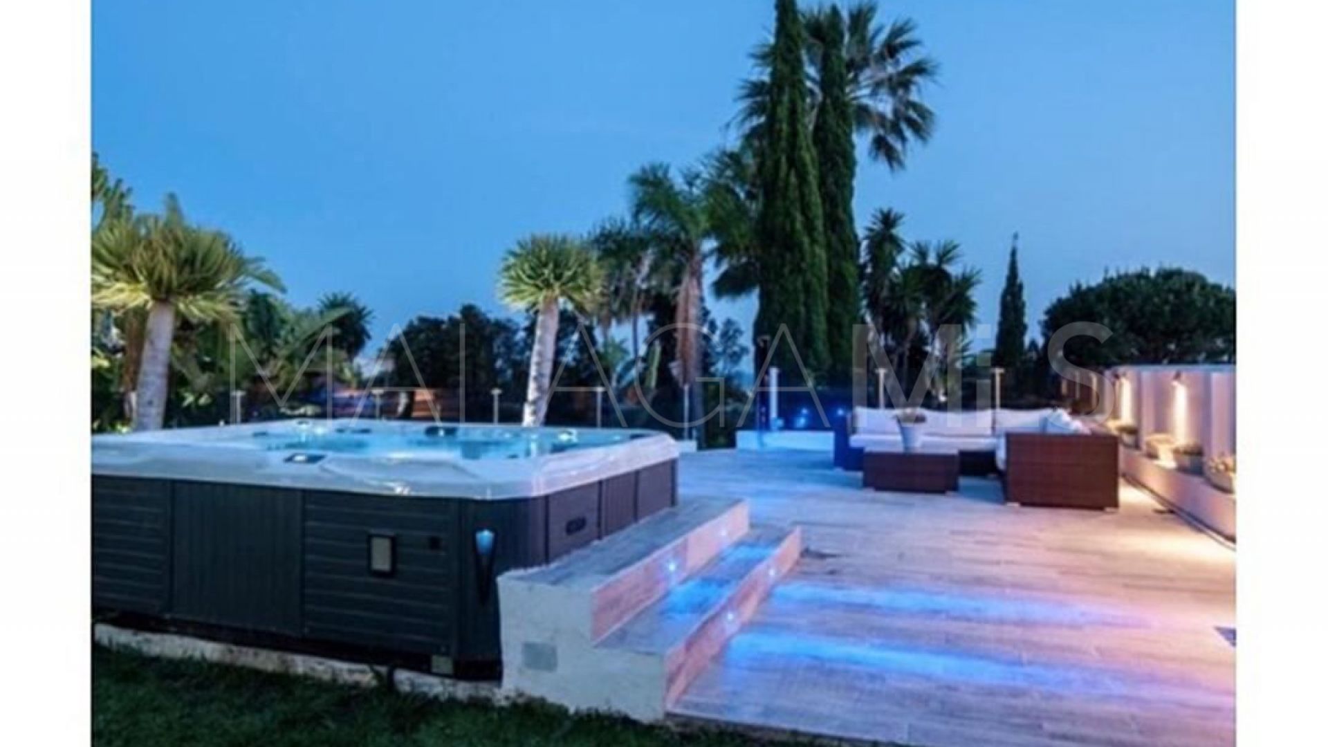 Villa for sale in Elviria