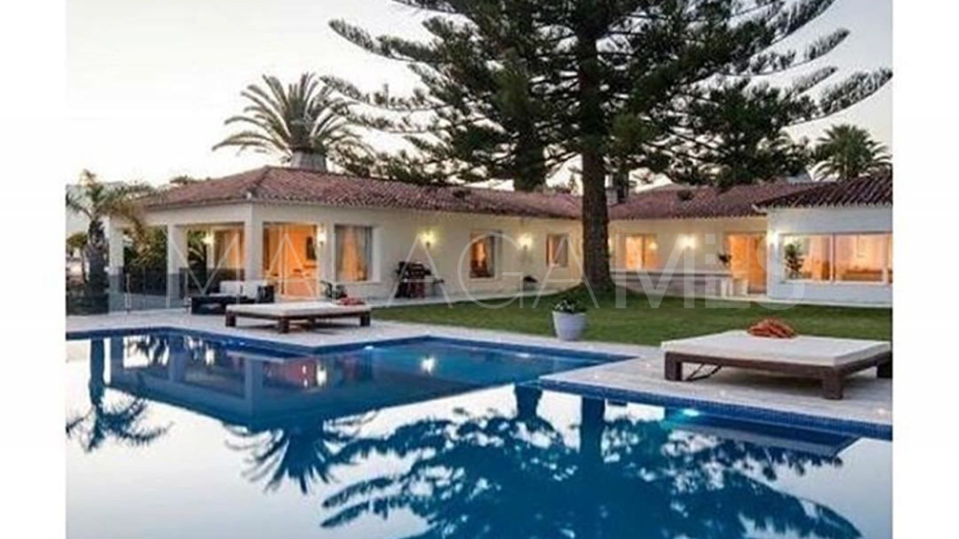 Villa for sale in Elviria