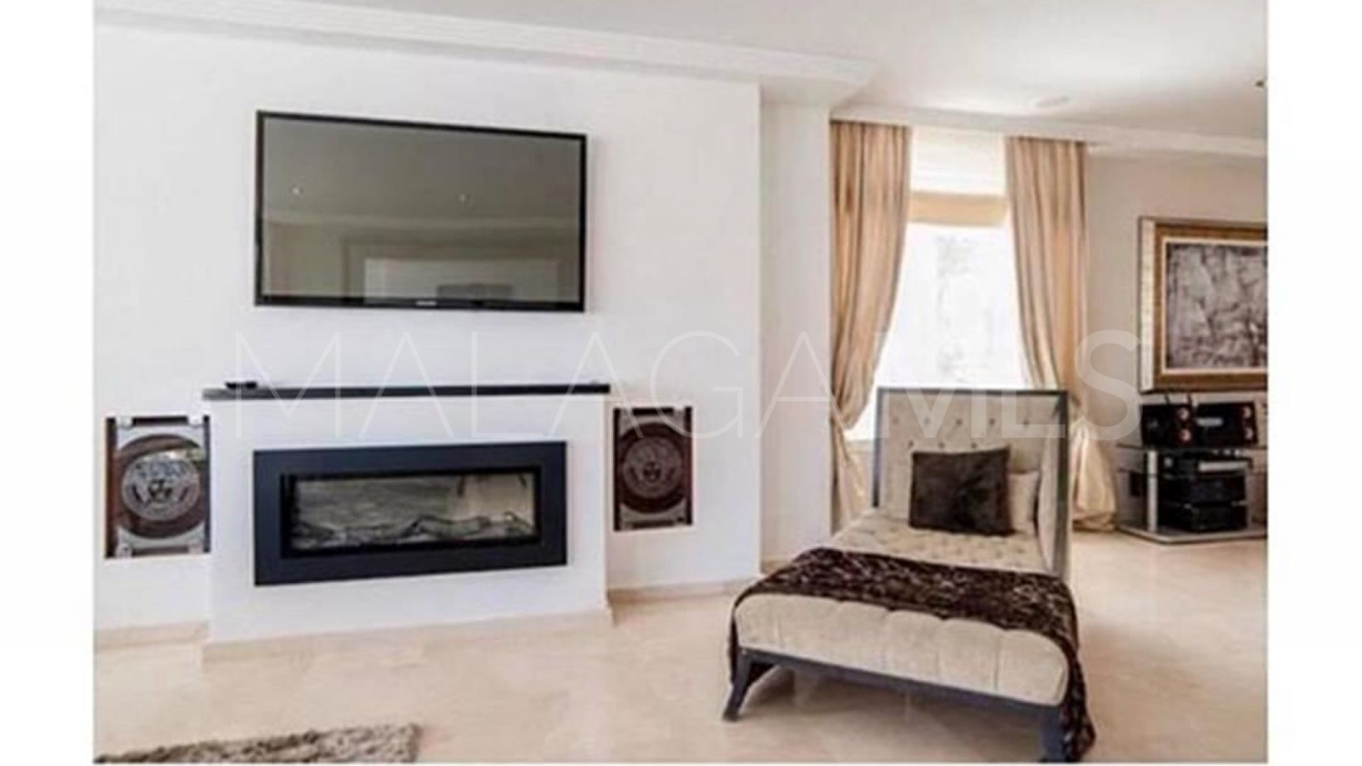Villa for sale in Elviria