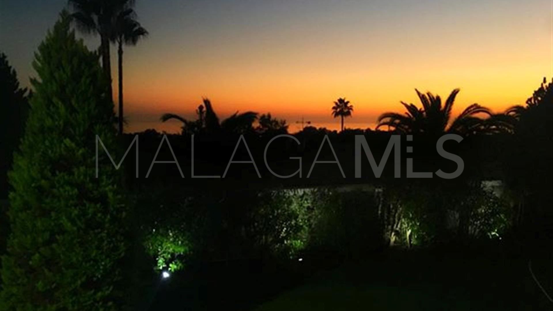 Villa for sale in Elviria