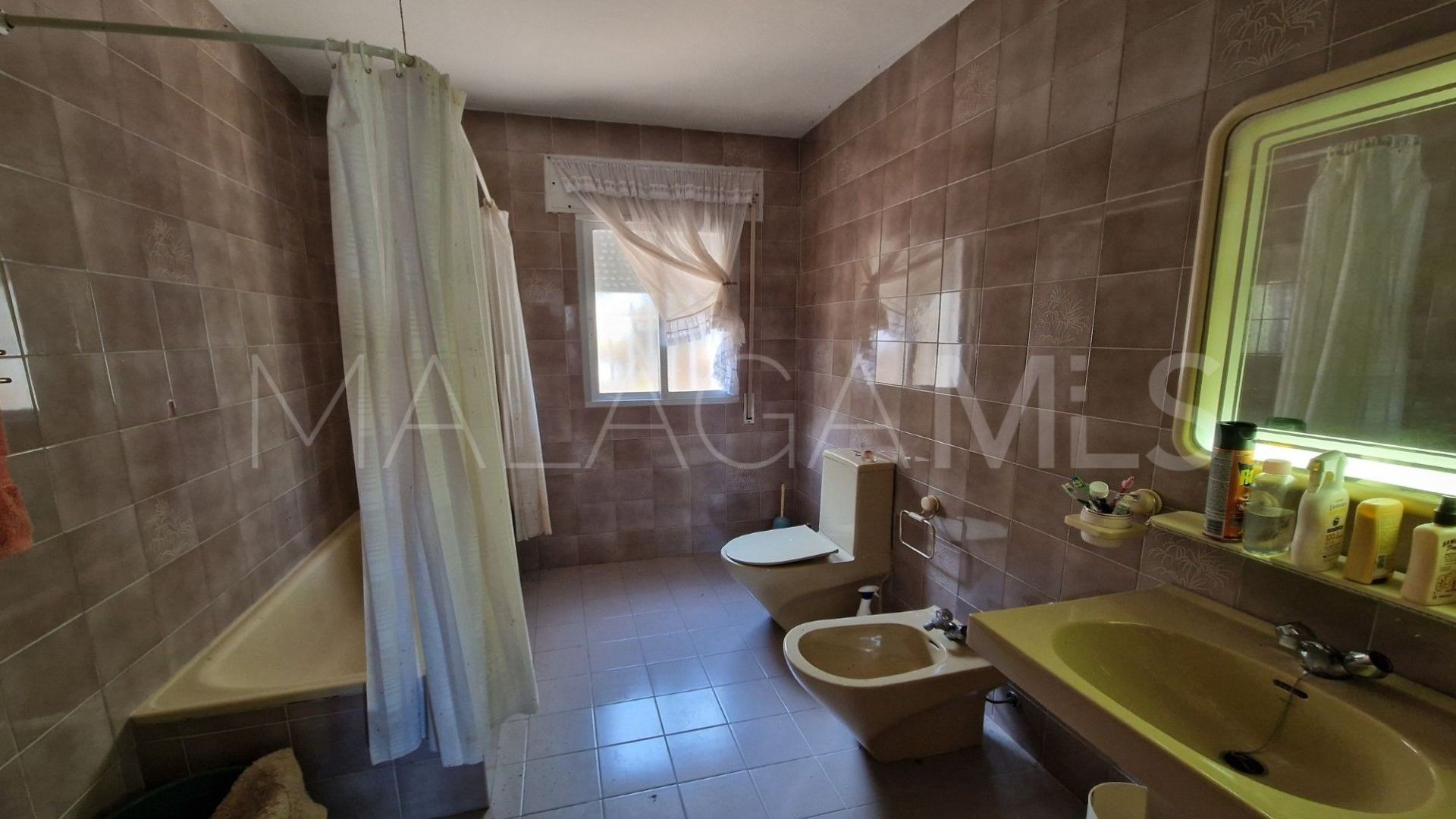 Villa for sale in Nueva Andalucia